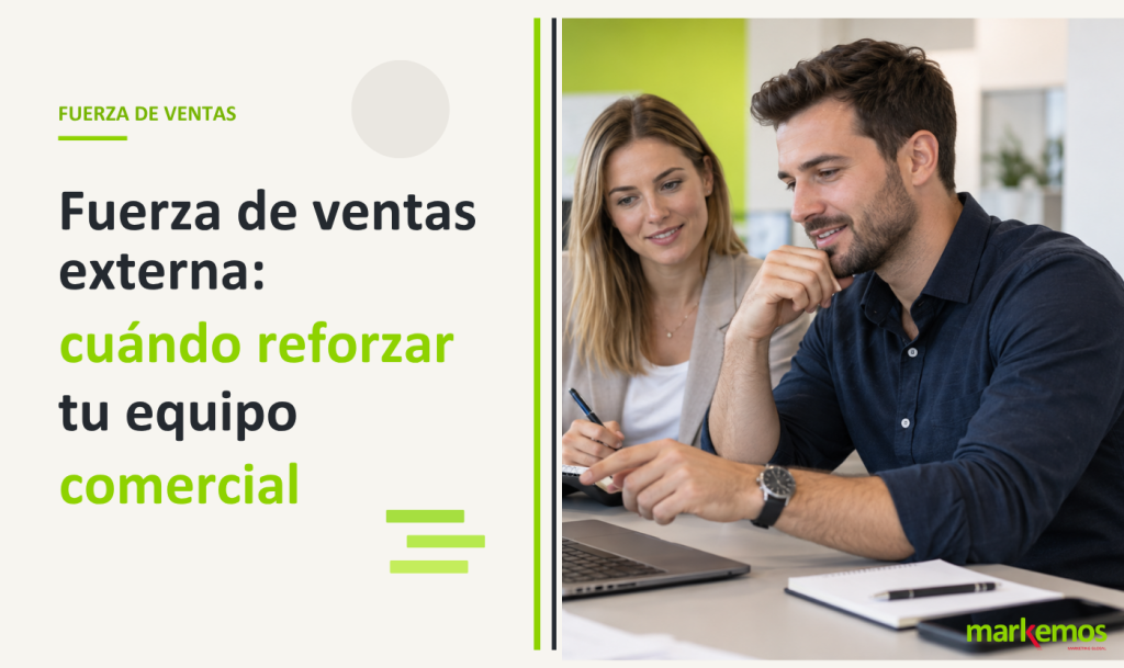 Equipo comercial revisando oportunidades de venta en una oficina